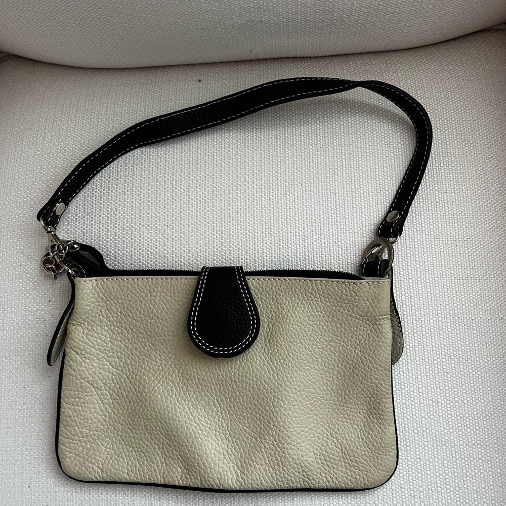 Elegant Black and Cream Leather Shoulder Bag